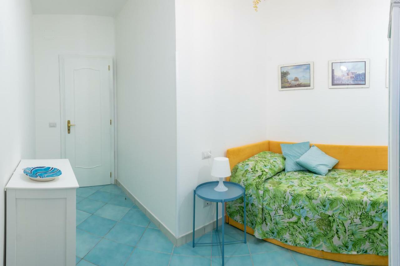 La Casetta Linda - New 2 Bedroom Apt In Sorrento With Seaview Terrace Екстер'єр фото