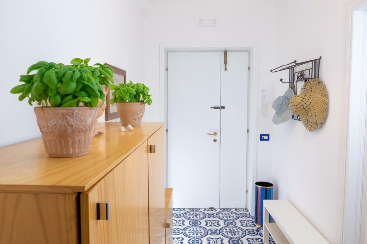 La Casetta Linda - New 2 Bedroom Apt In Sorrento With Seaview Terrace Екстер'єр фото